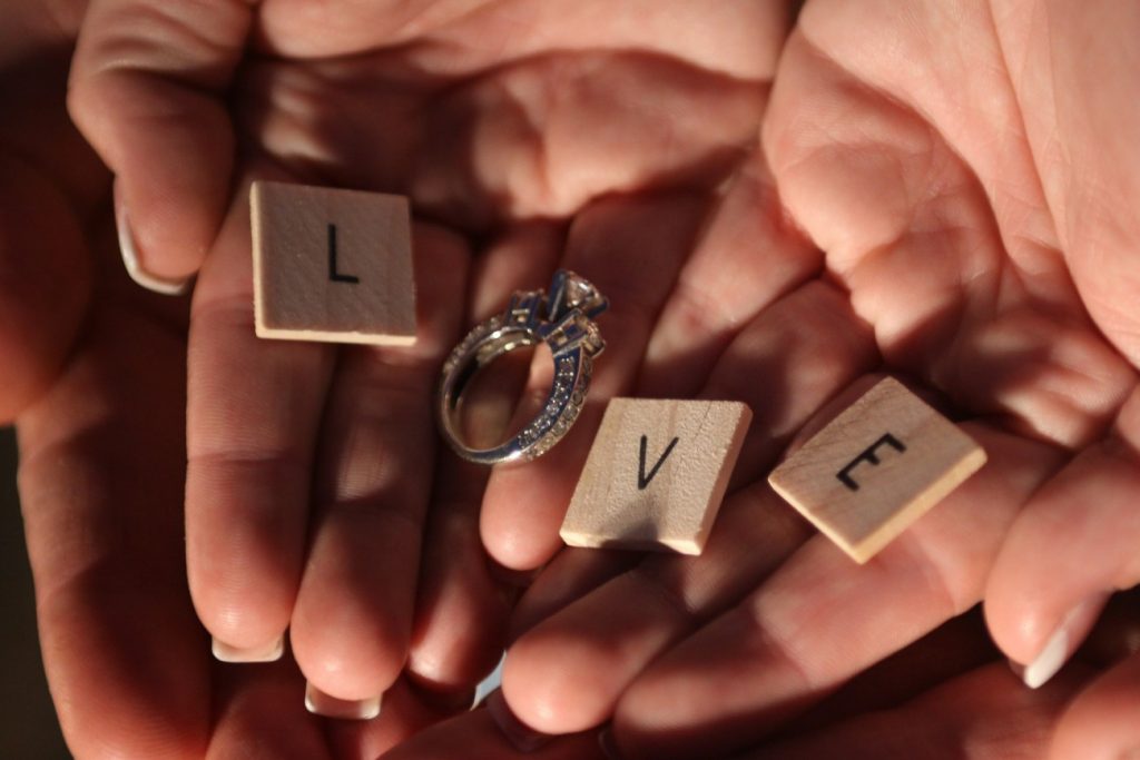 新潟で人気の結婚指輪(マリッジリング)と婚約指輪（ダイヤモンドエンゲージリング）俄(にわか) | 新潟でプロポーズ用の婚約指輪（エンゲージリング）を探す！