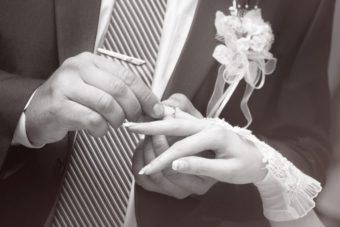 新潟で人気の結婚指輪(マリッジリング)と婚約指輪（ダイヤモンドエンゲージリング）鍛造 | シンプルの全ての条件が揃うCHRISTIAN BAUER（クリスチャンバウアー）